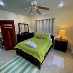 Pura Vida Inn
