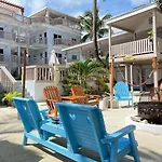 La Isla Resort
