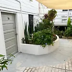 Blue Wave Guest House