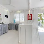 The French Lady Guest House - Entire House