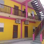 Travellers Palm Backpackers