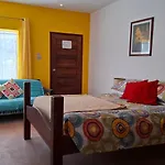 Amanda\'S Place Yellow Studio - Pool And Tropical Garden