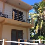 Popeyes Beach Hostel Caye Caulker