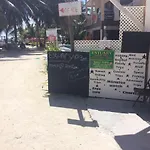 Popeyes Beach Hostel Caye Caulker