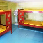 What are the best hotels near Caye Caulker?
