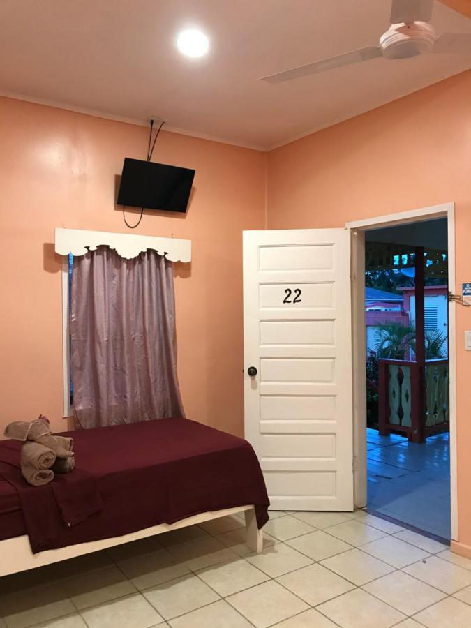 Tropical Paradise Express * Caye Caulker