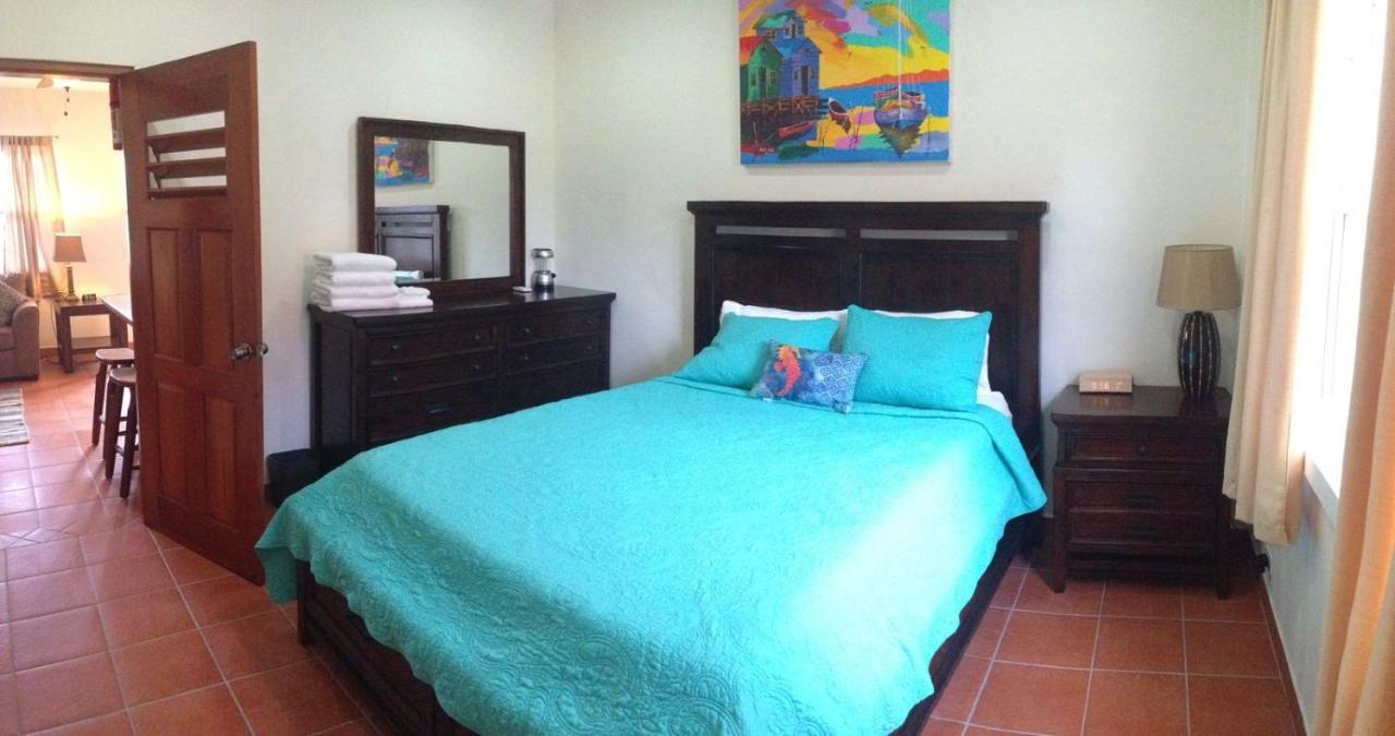 Pura Vida Aparthotel Caye Caulker