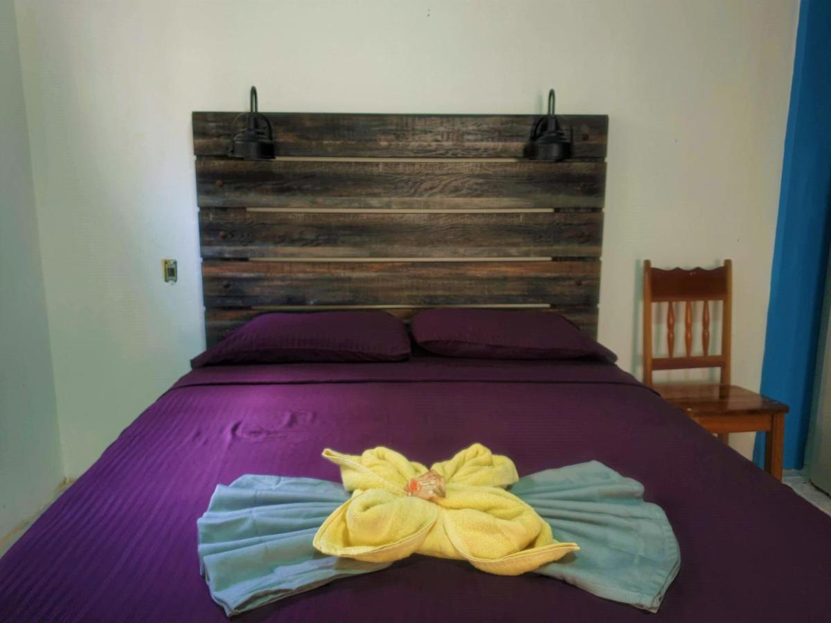 Popeyes Beach Condo, Aparthotel