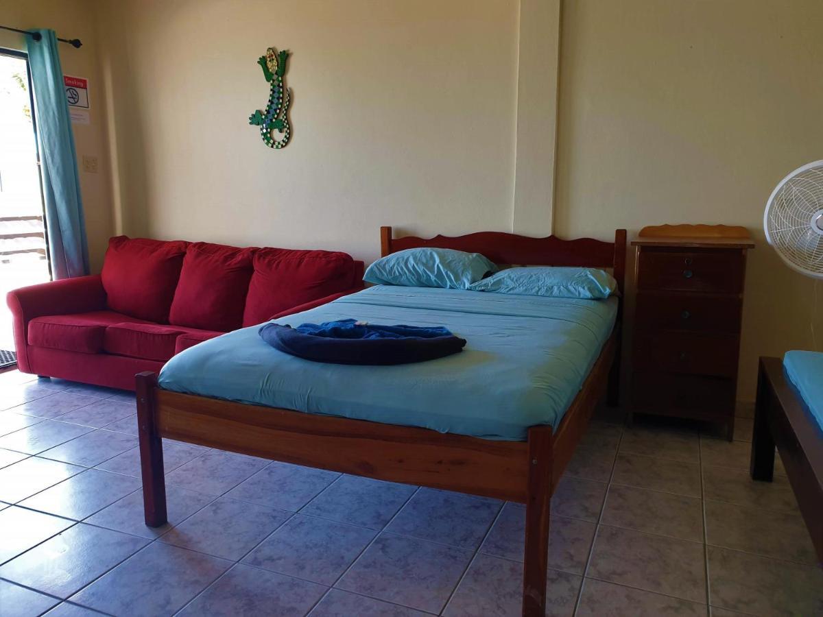 Aparthotel Popeyes Beach Condo,
