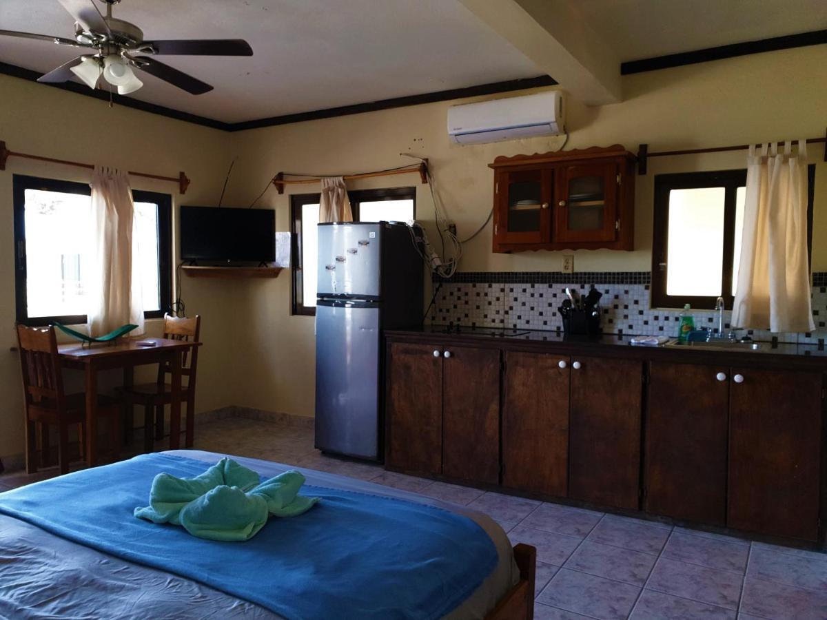 Popeyes Beach Condo, Aparthotel Caye Caulker