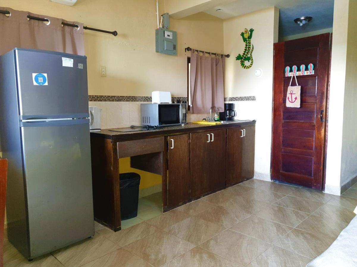 Popeyes Beach Condo, *