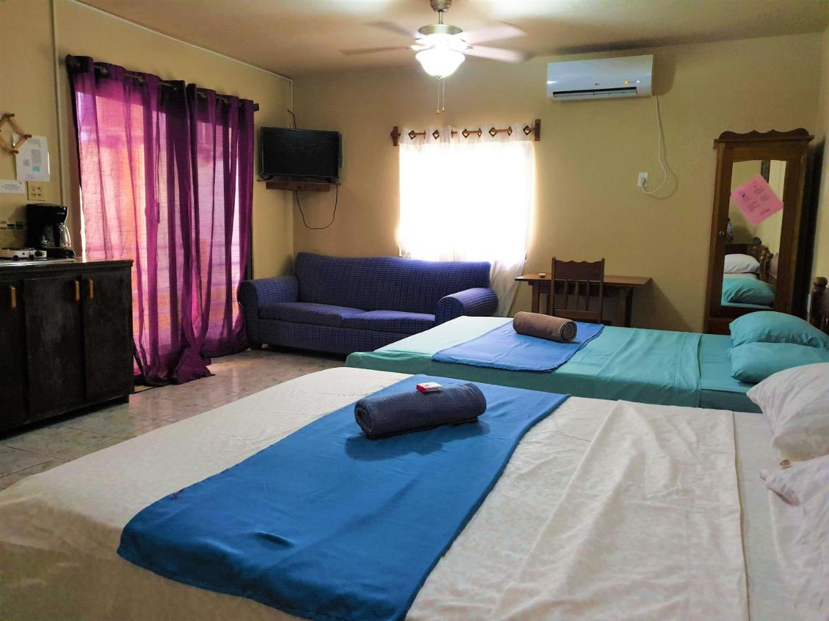 Aparthotel Popeyes Beach Condo, *