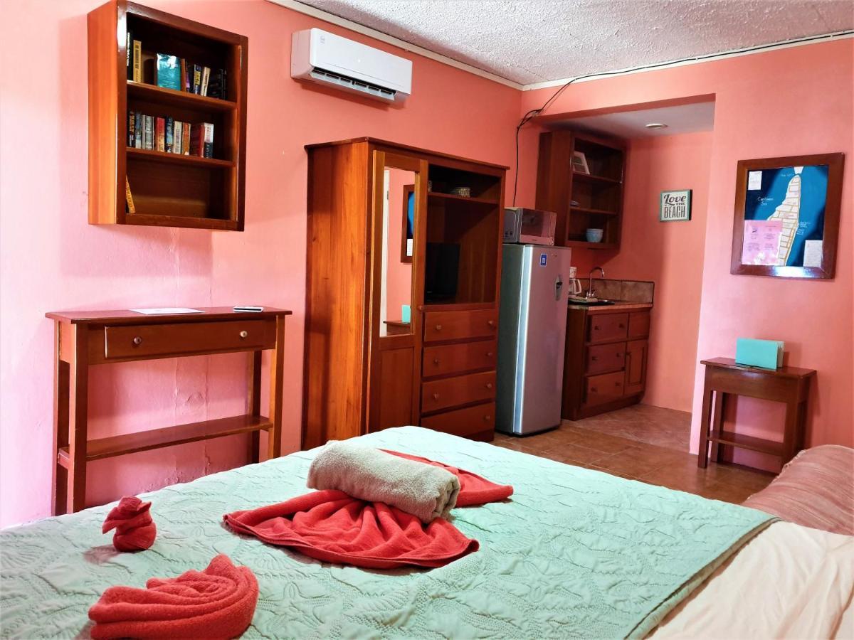 Aparthotel Popeyes Beach Condo, *