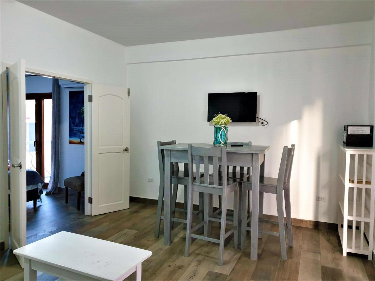 Popeyes Beach Condo, Aparthotel