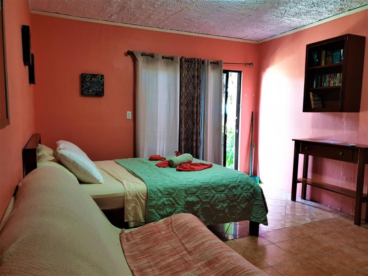 Aparthotel Popeyes Beach Condo,