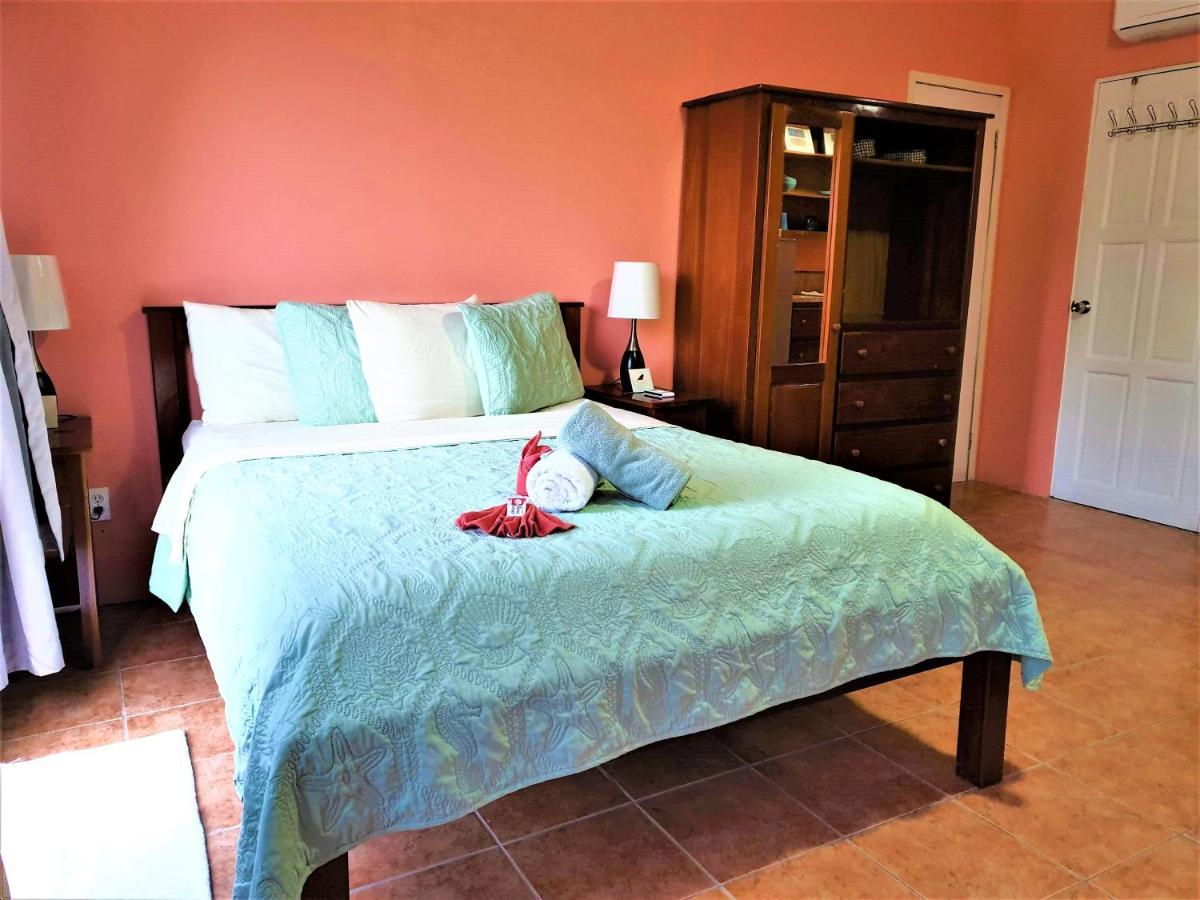 Popeyes Beach Condo, Aparthotel