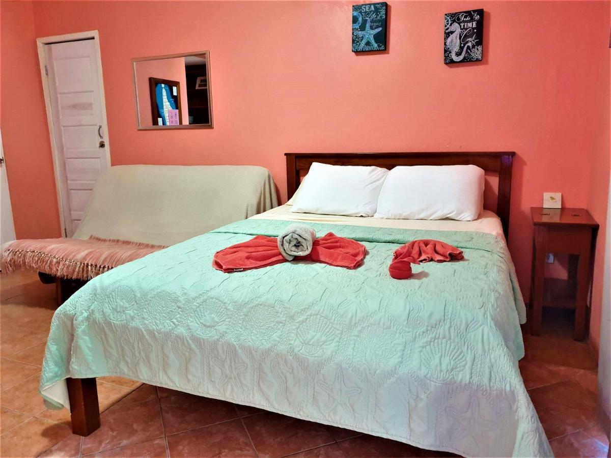 Popeyes Beach Condo, *