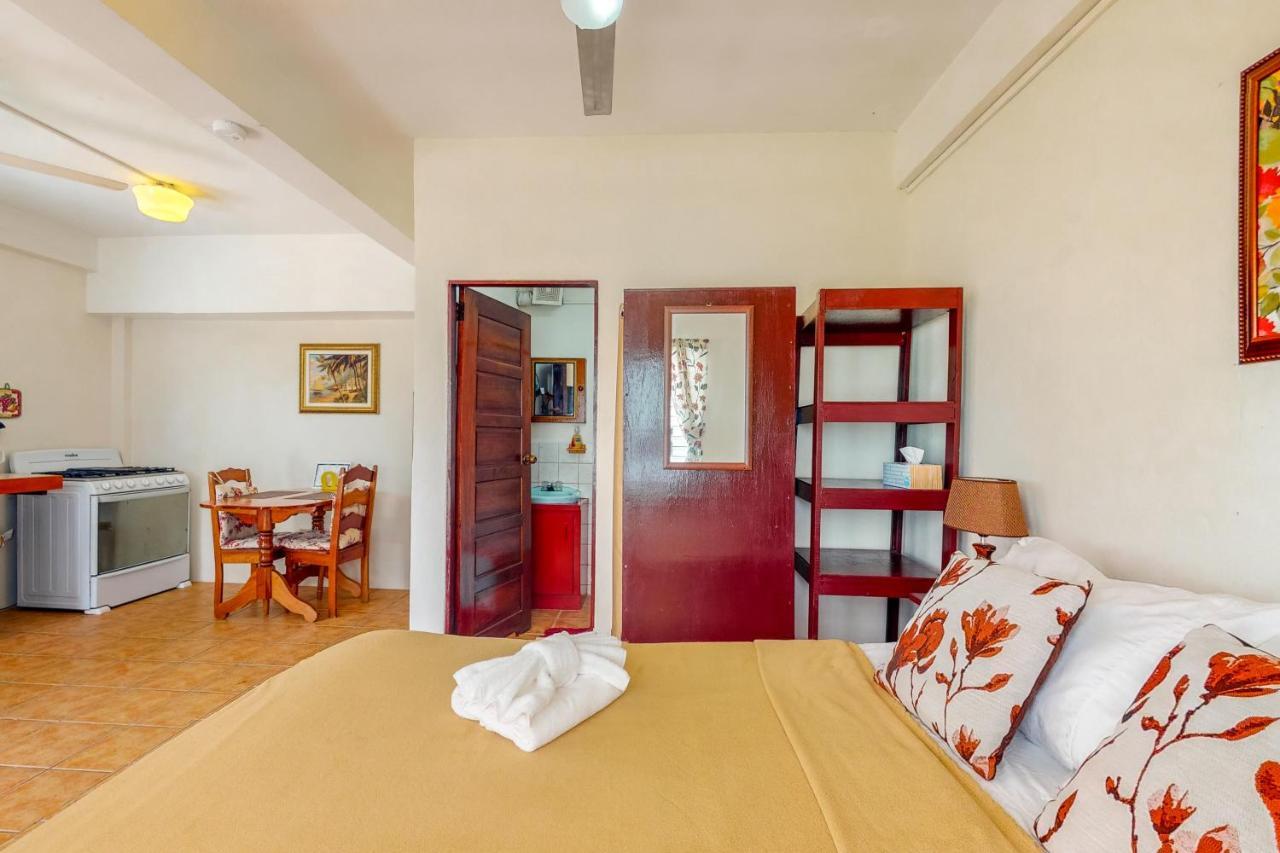 Almond Tree 3 At Island Gold Standard Certified Hotel *