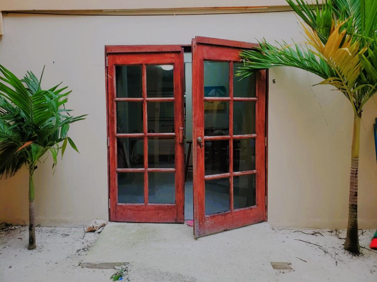 Popeyes Beach Condo, Aparthotel *
