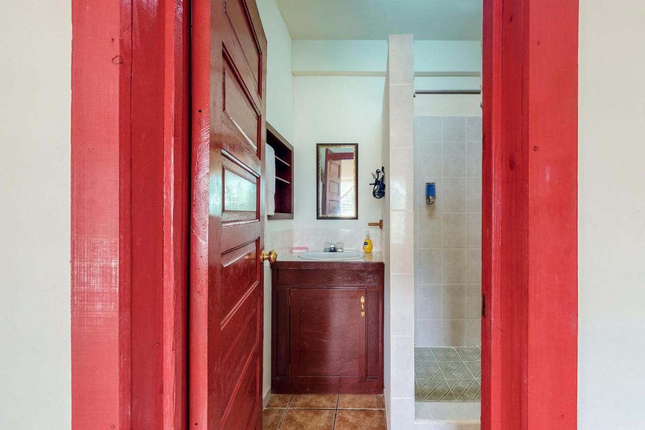 Island Gold Standard Certified Apartment Caye Caulker