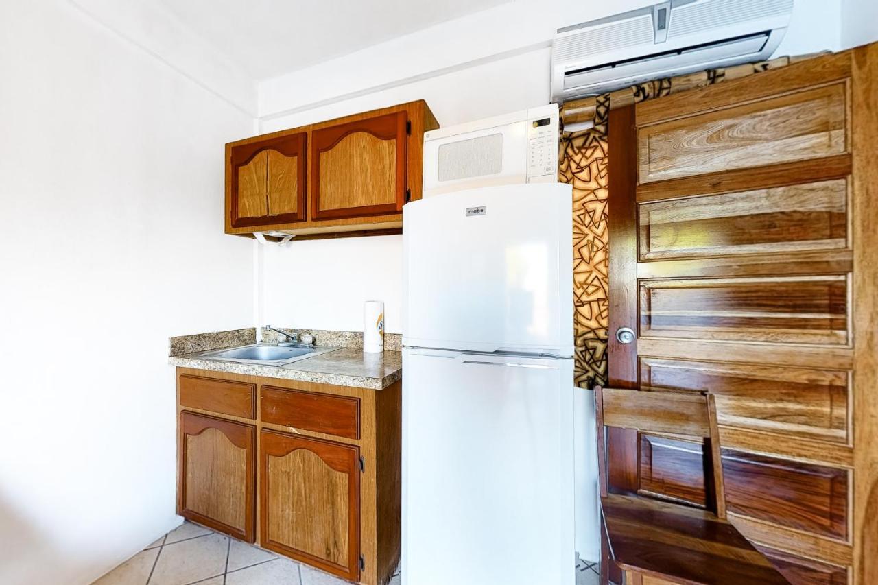 Mayan Falls Gold Standard And Corridor Certified Motel Caye Caulker