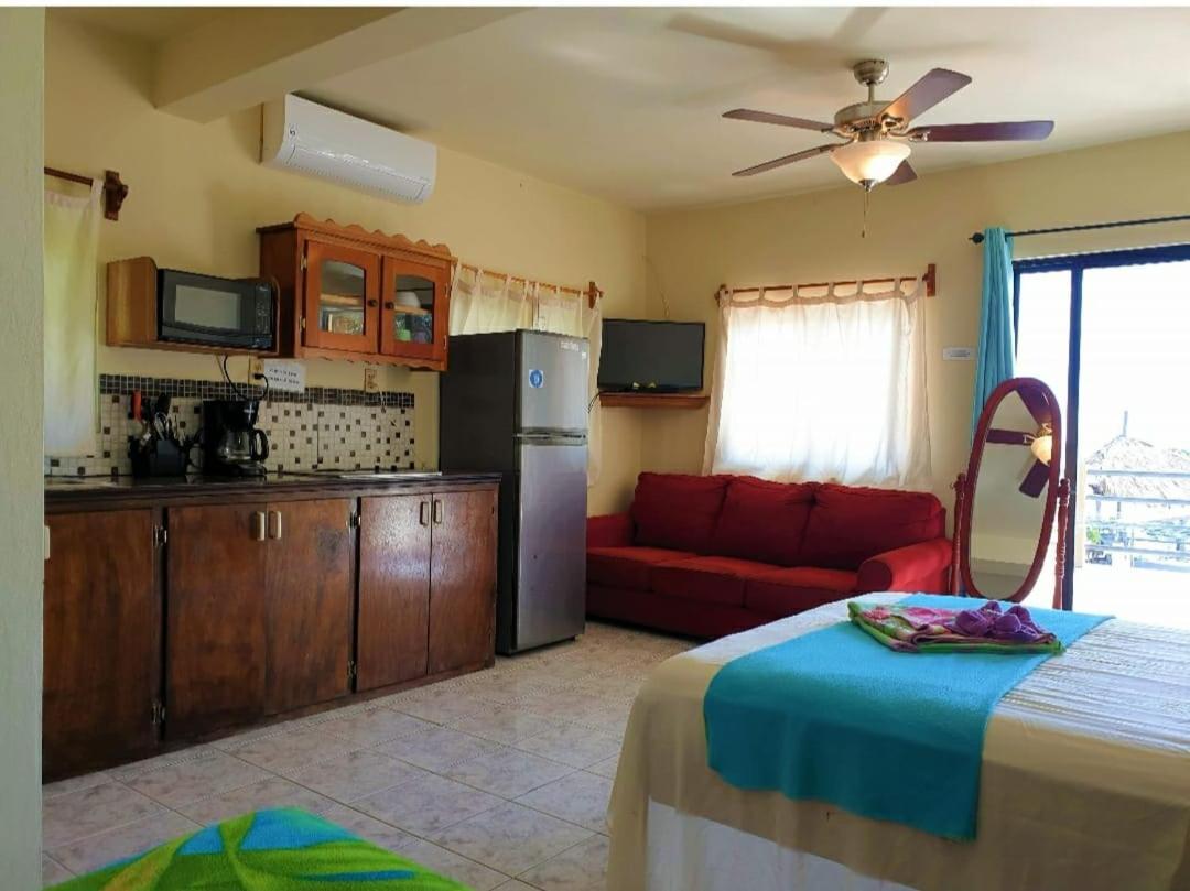 Aparthotel Popeyes Beach Condo, *