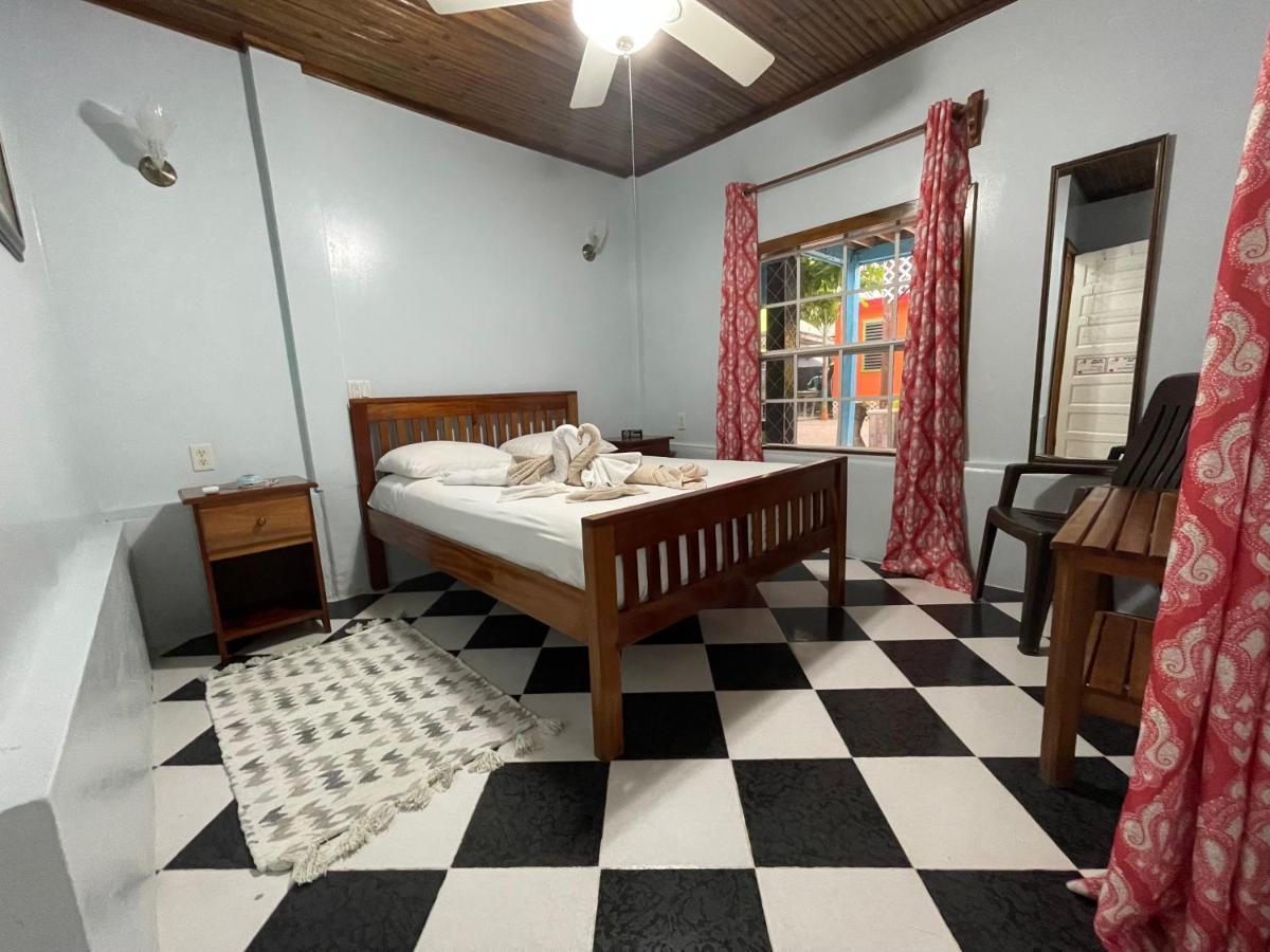 Sea N Sun Guest house Caye Caulker