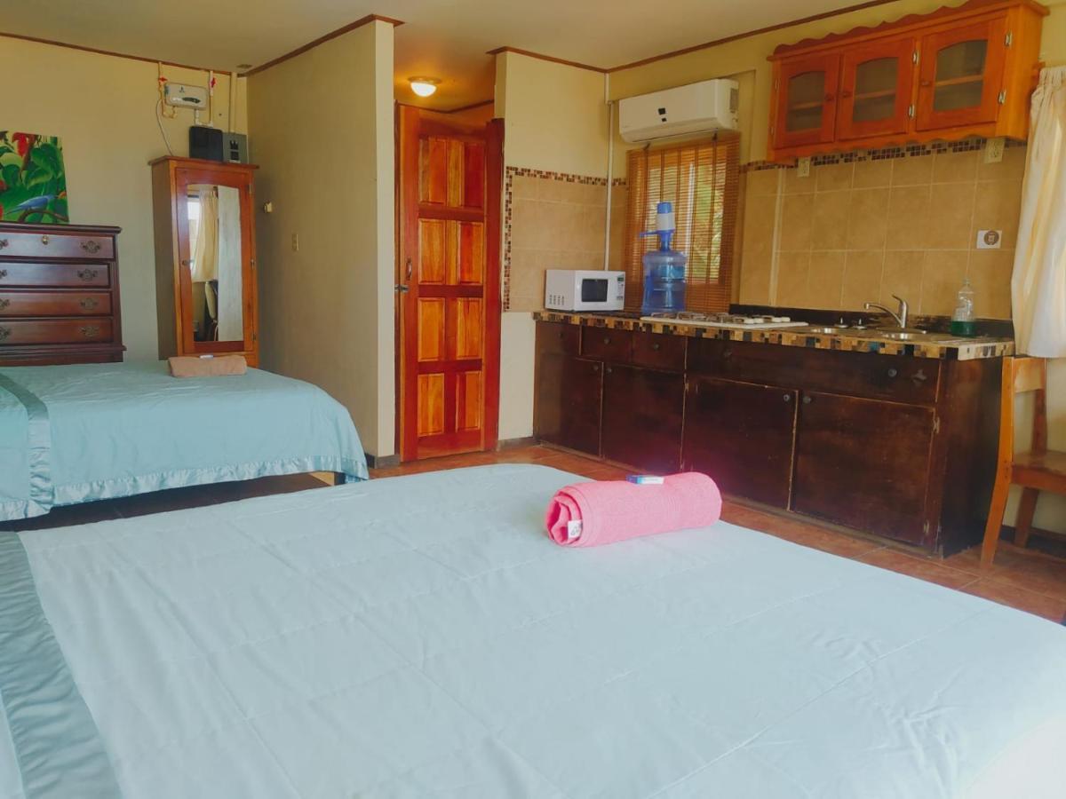 Aparthotel Popeyes Beach Condo,