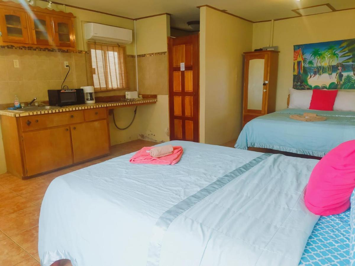 Popeyes Beach Condo, Aparthotel Caye Caulker