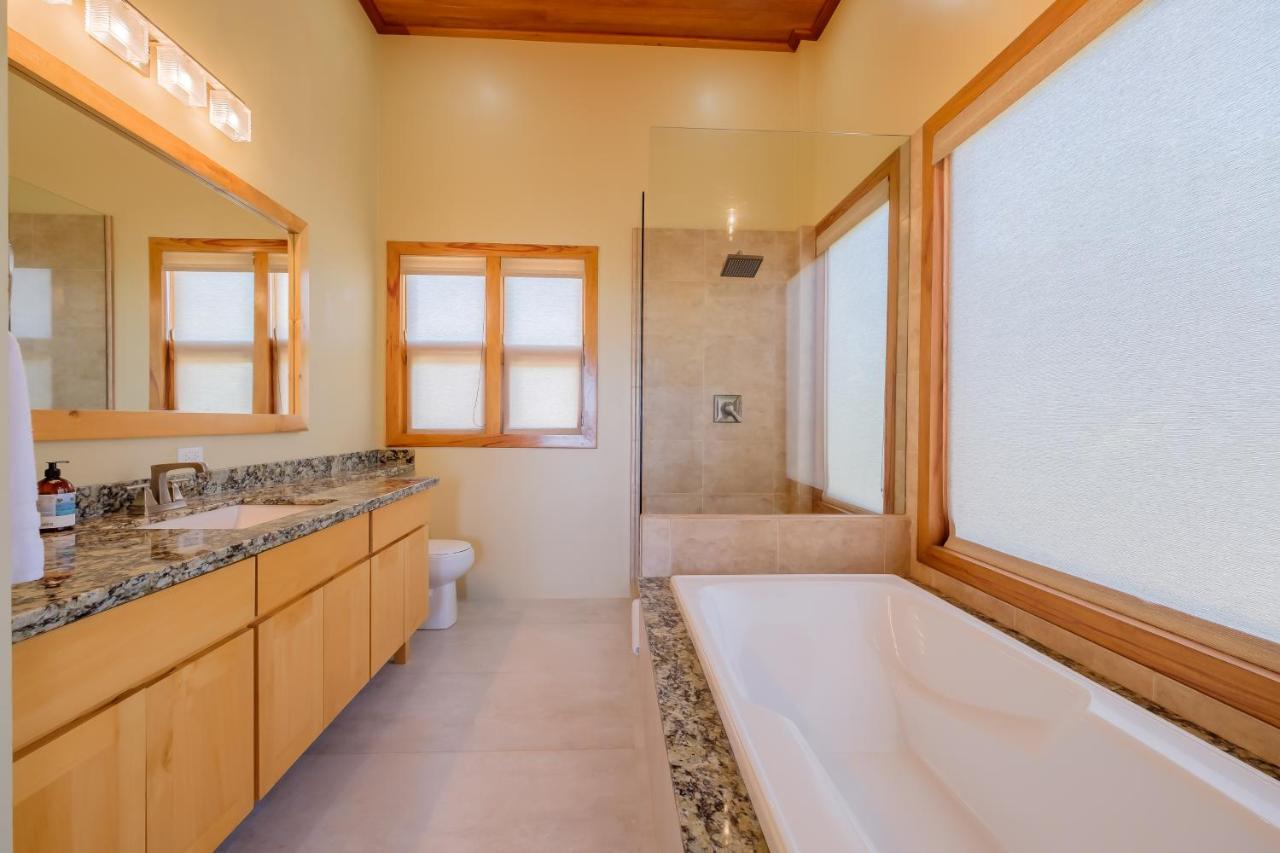 2 At Island Pearl Gold Standard Certified * Caye Caulker