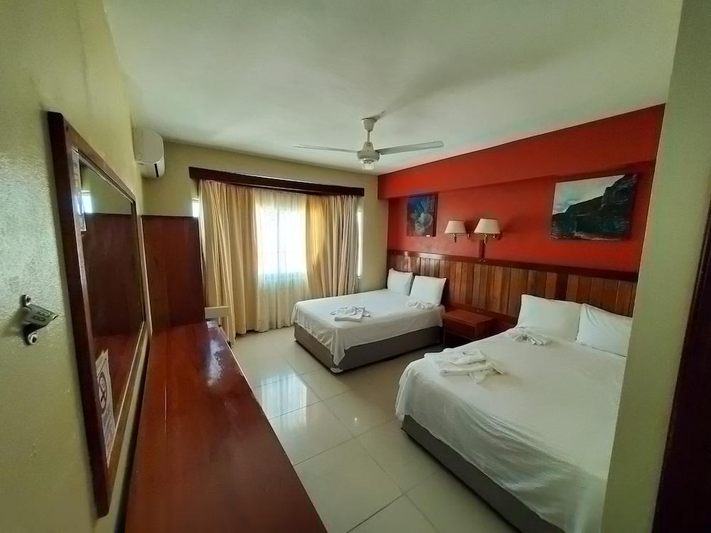 Hotel Plaza Caye Caulker