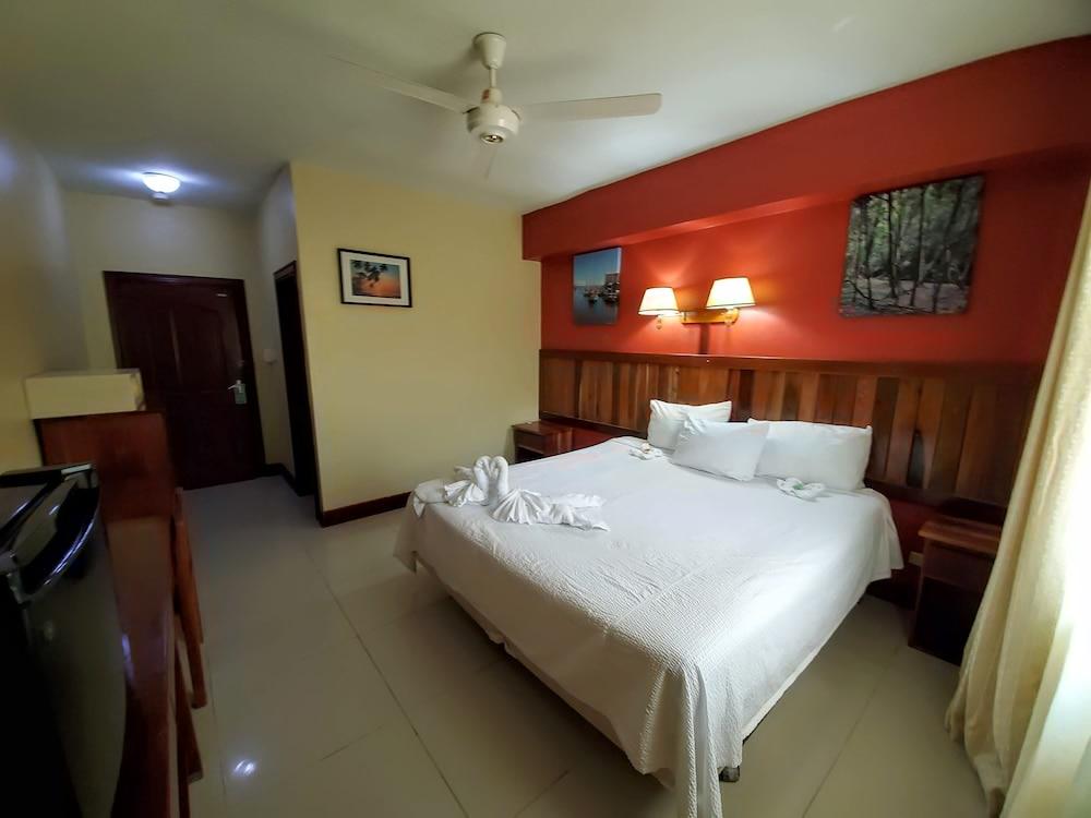 Plaza Hotel Caye Caulker