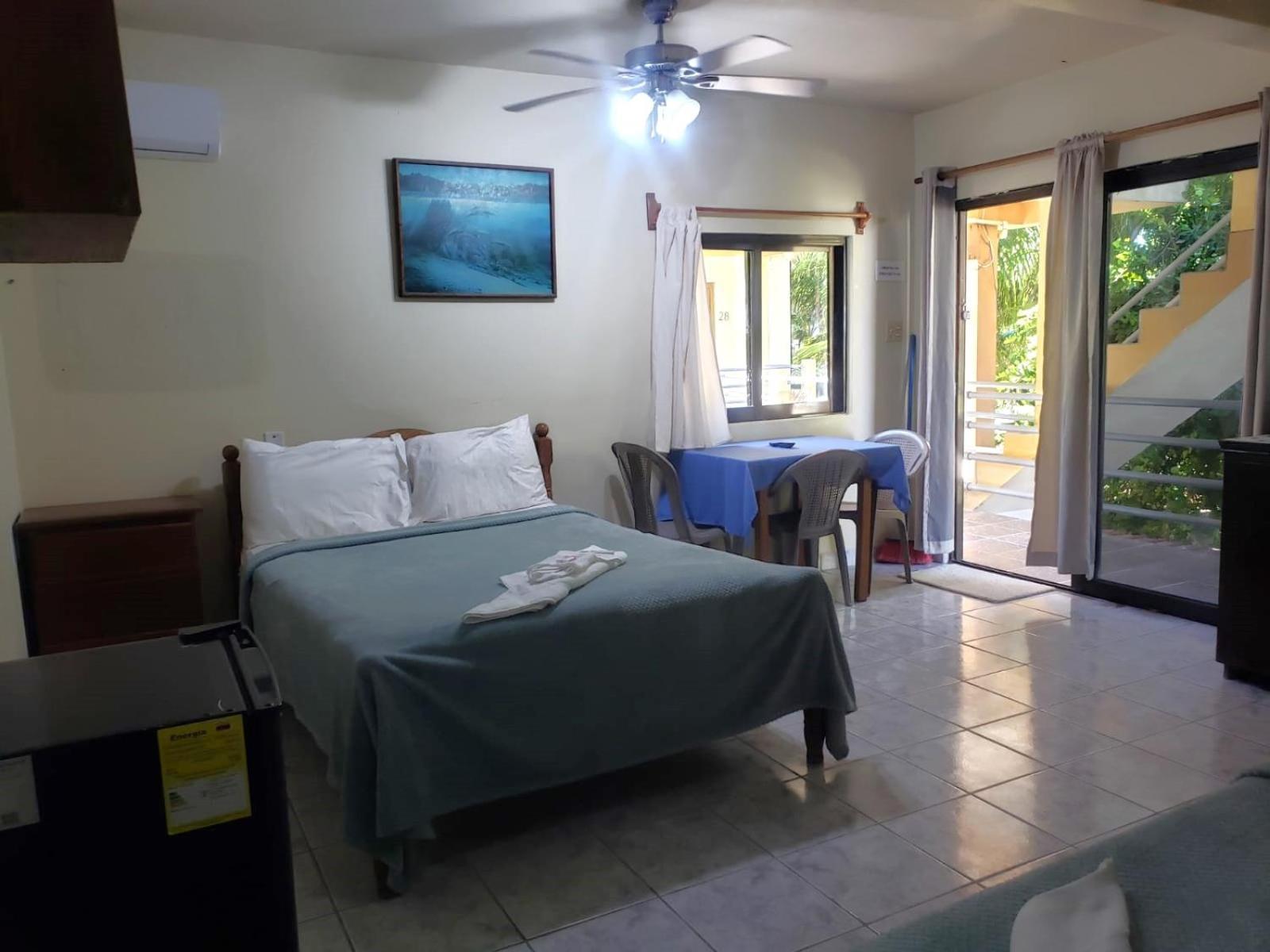 Side By Ccvh 2* Caye Caulker