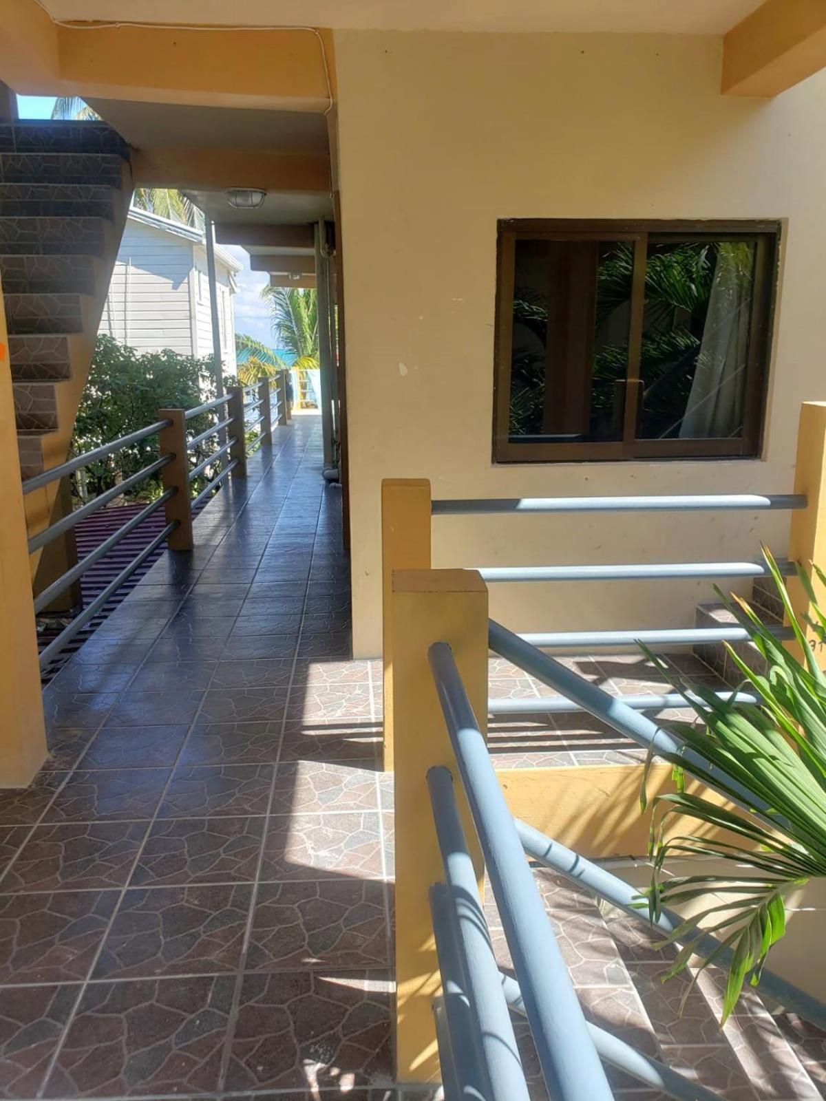 Side By Ccvh Aparthotel Caye Caulker