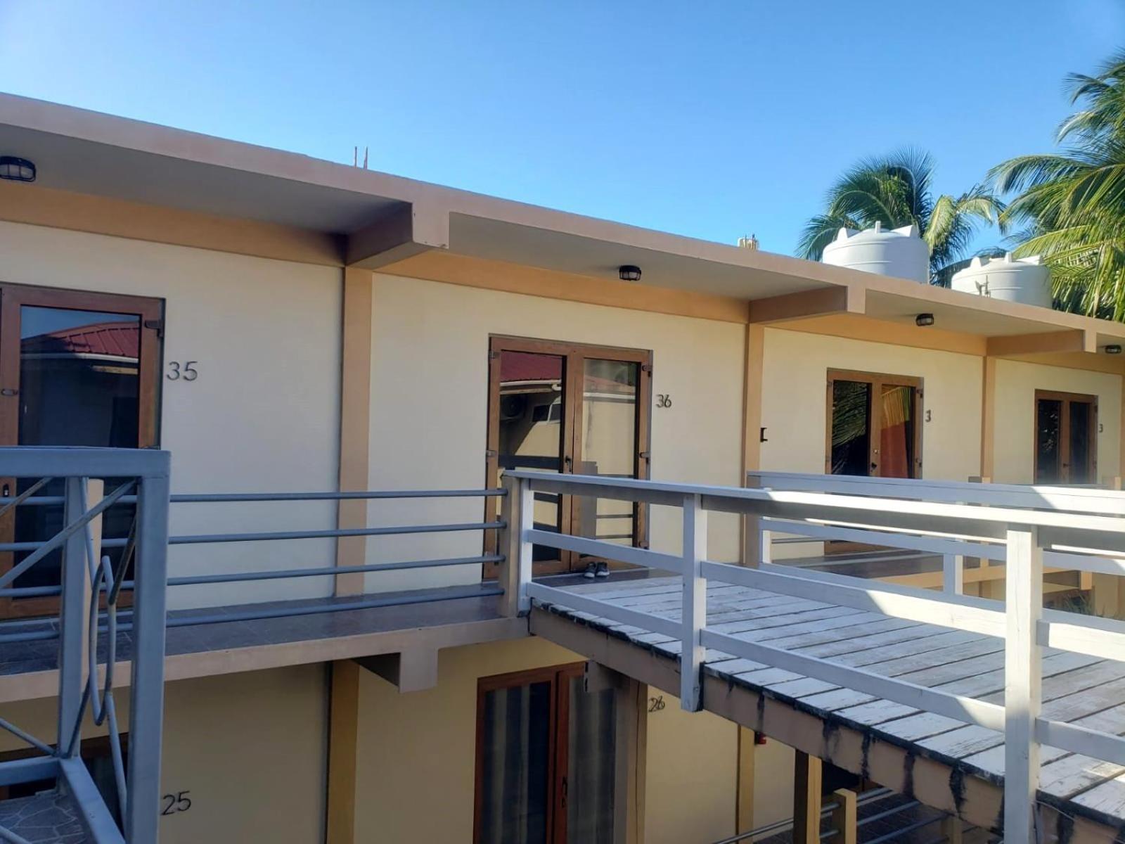 Club Budget At Popeyes Caye Caulker