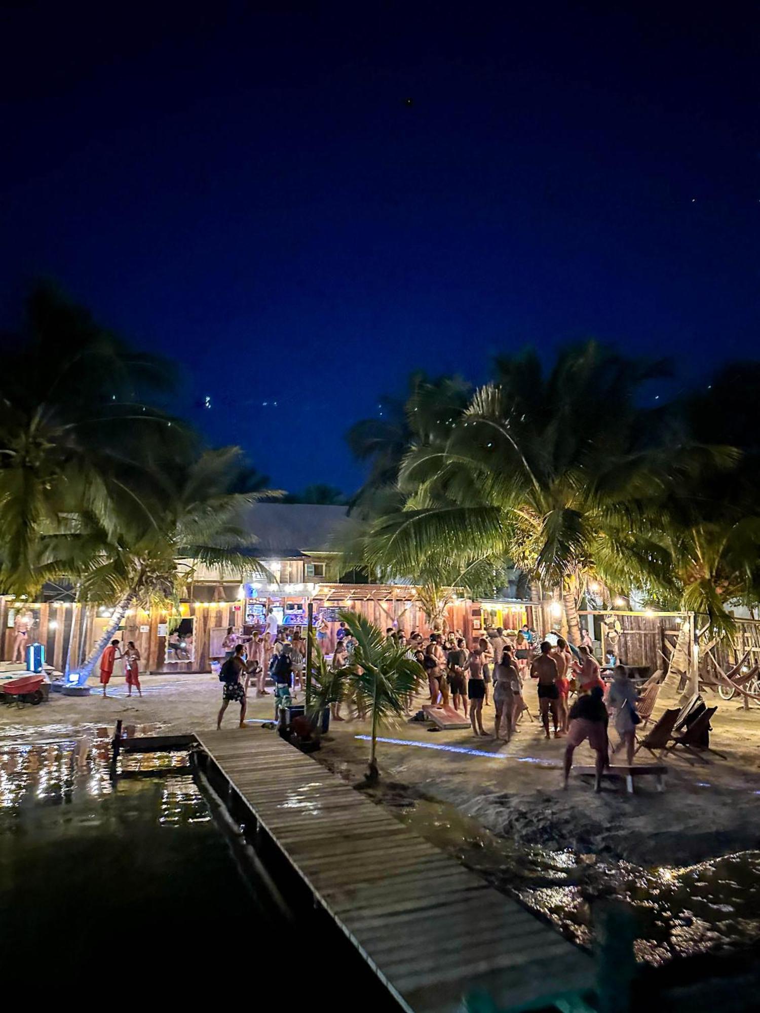 Hostel Bella's Backpackers Caye Caulker