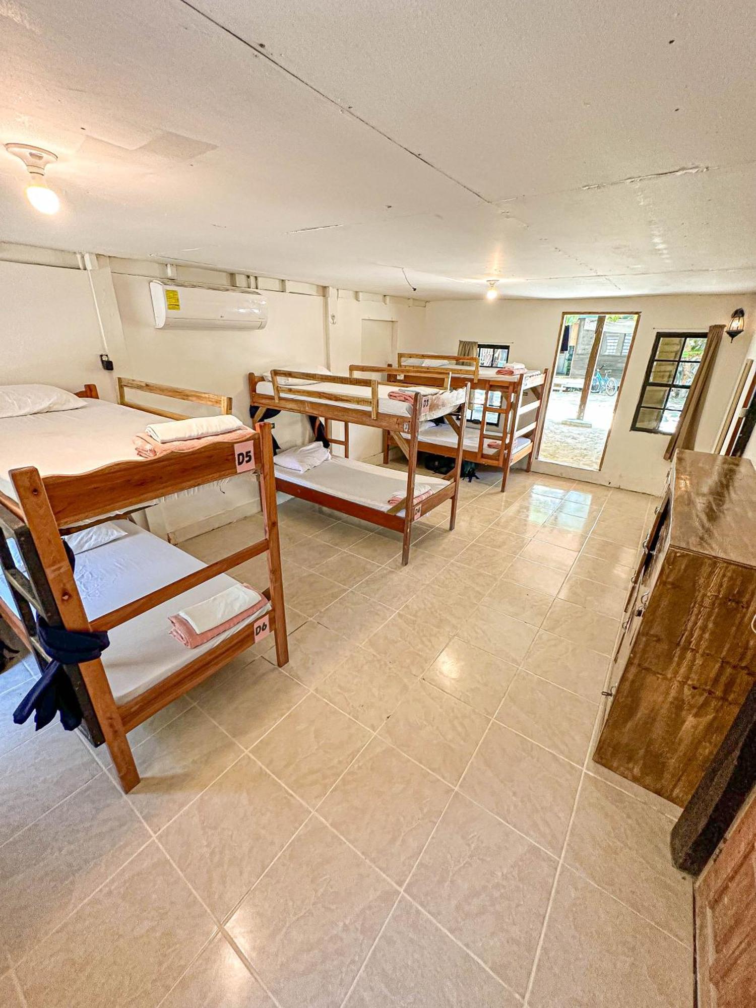Bella's Backpackers Caye Caulker