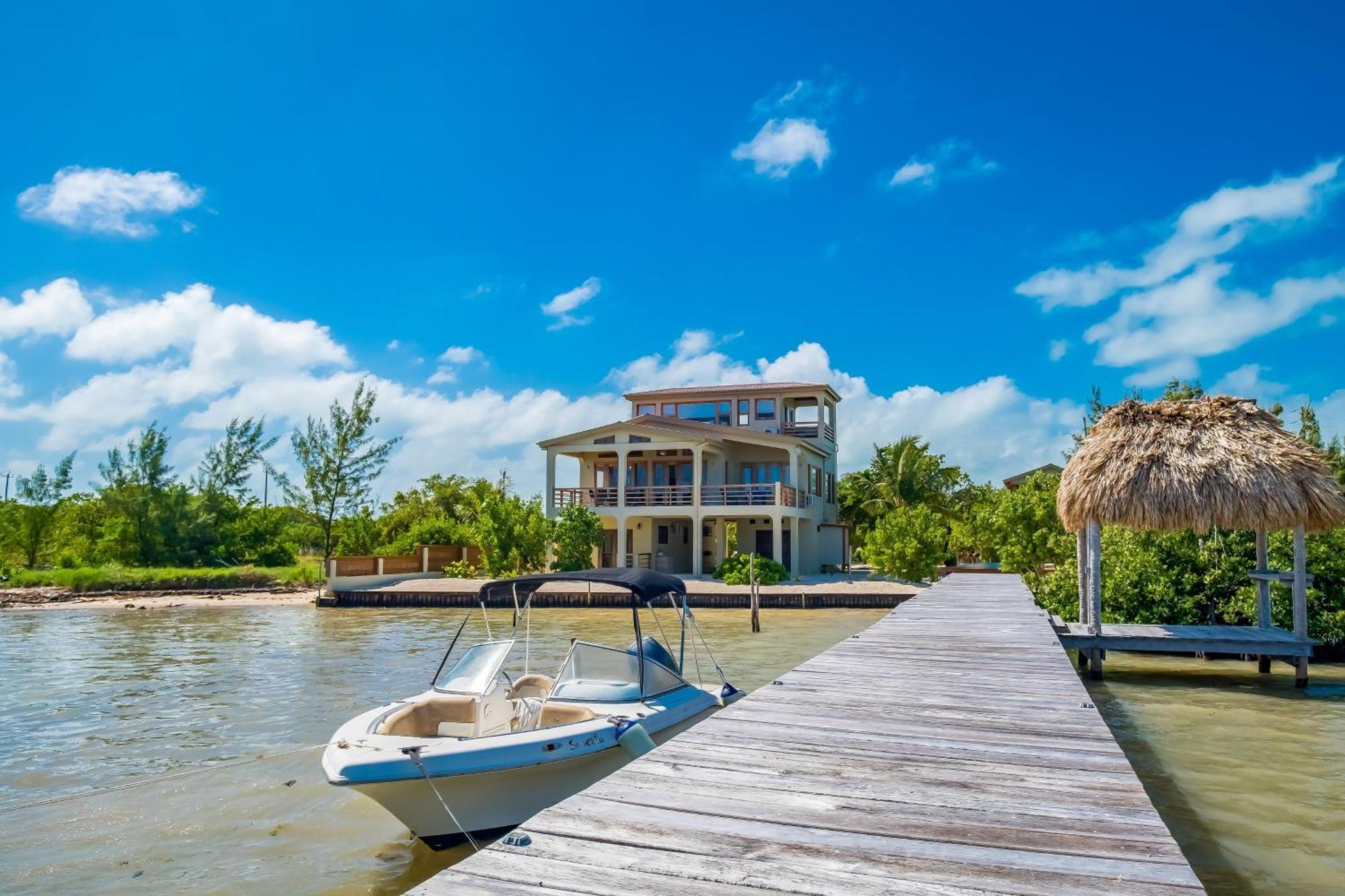 Villa Beachfront Island Pearl Gold Standard Certified Cayo Caulker