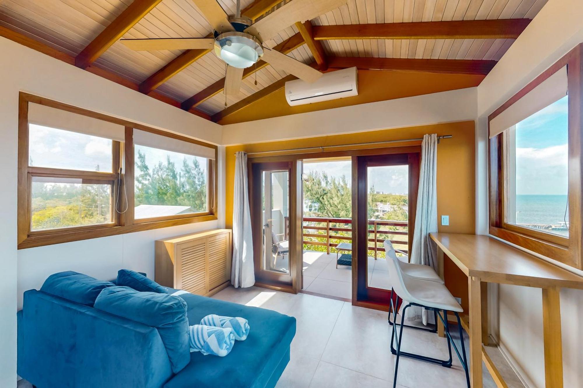 Beachfront Island Pearl Gold Standard Certified * Cayo Caulker