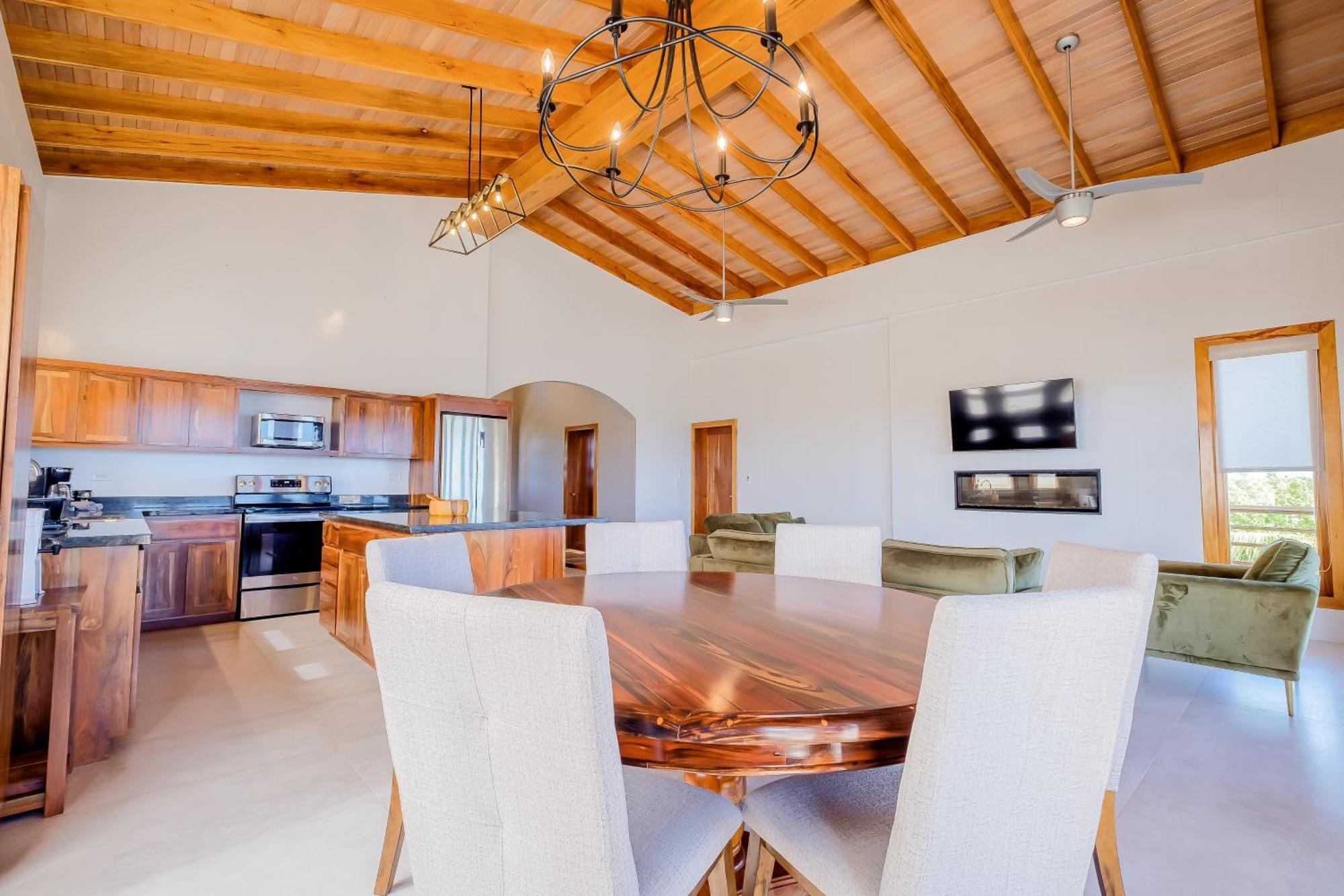 Beachfront Island Pearl Gold Standard Certified * Cayo Caulker
