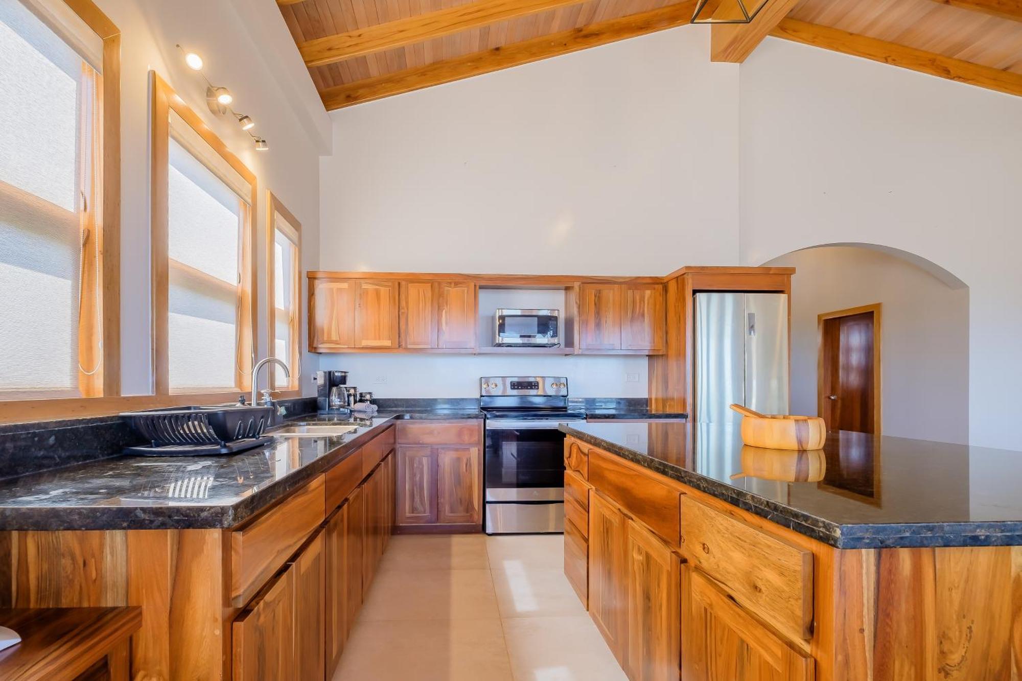 Beachfront Island Pearl Gold Standard Certified *