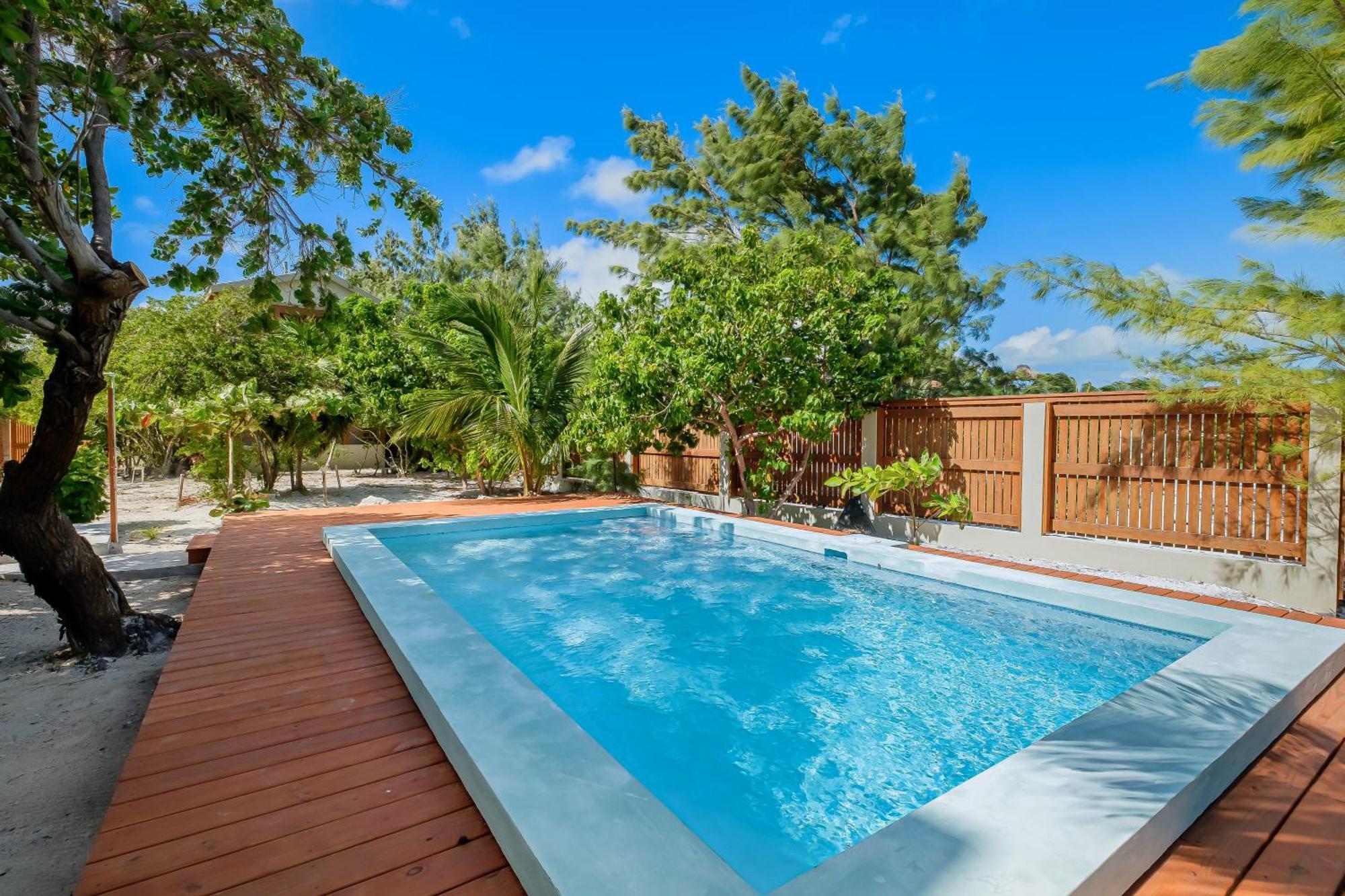 Beachfront Island Pearl Gold Standard Certified Villa Cayo Caulker