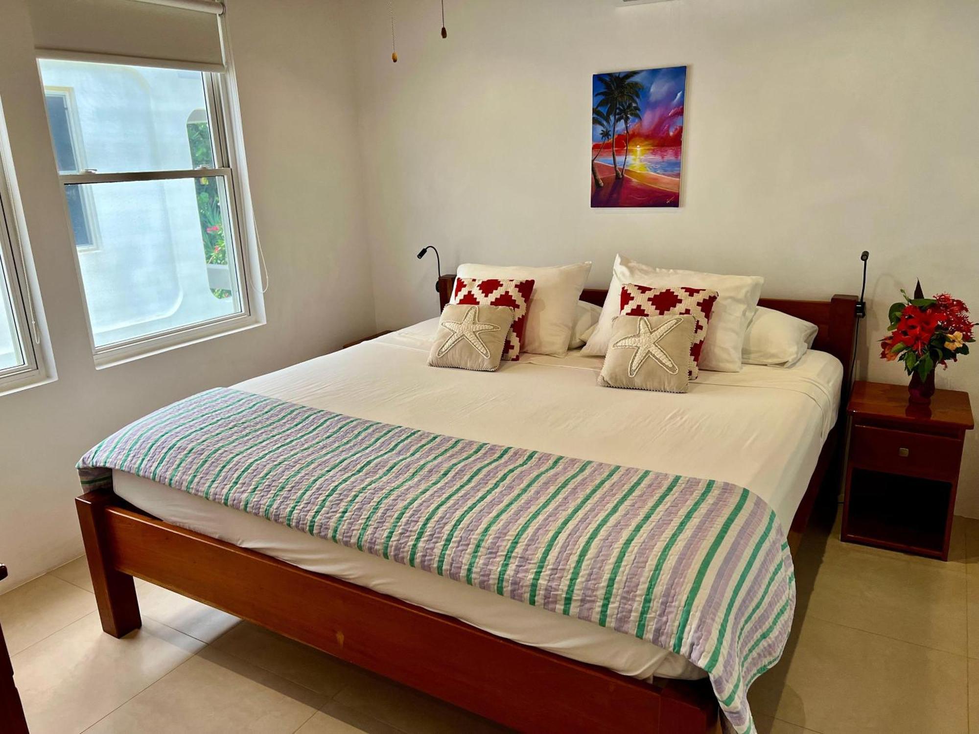 Velento Oceanfront Penthouse #1 Caye Caulker