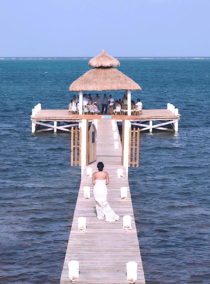 Velento Partial Ocean View Penthouse #7 * Caye Caulker