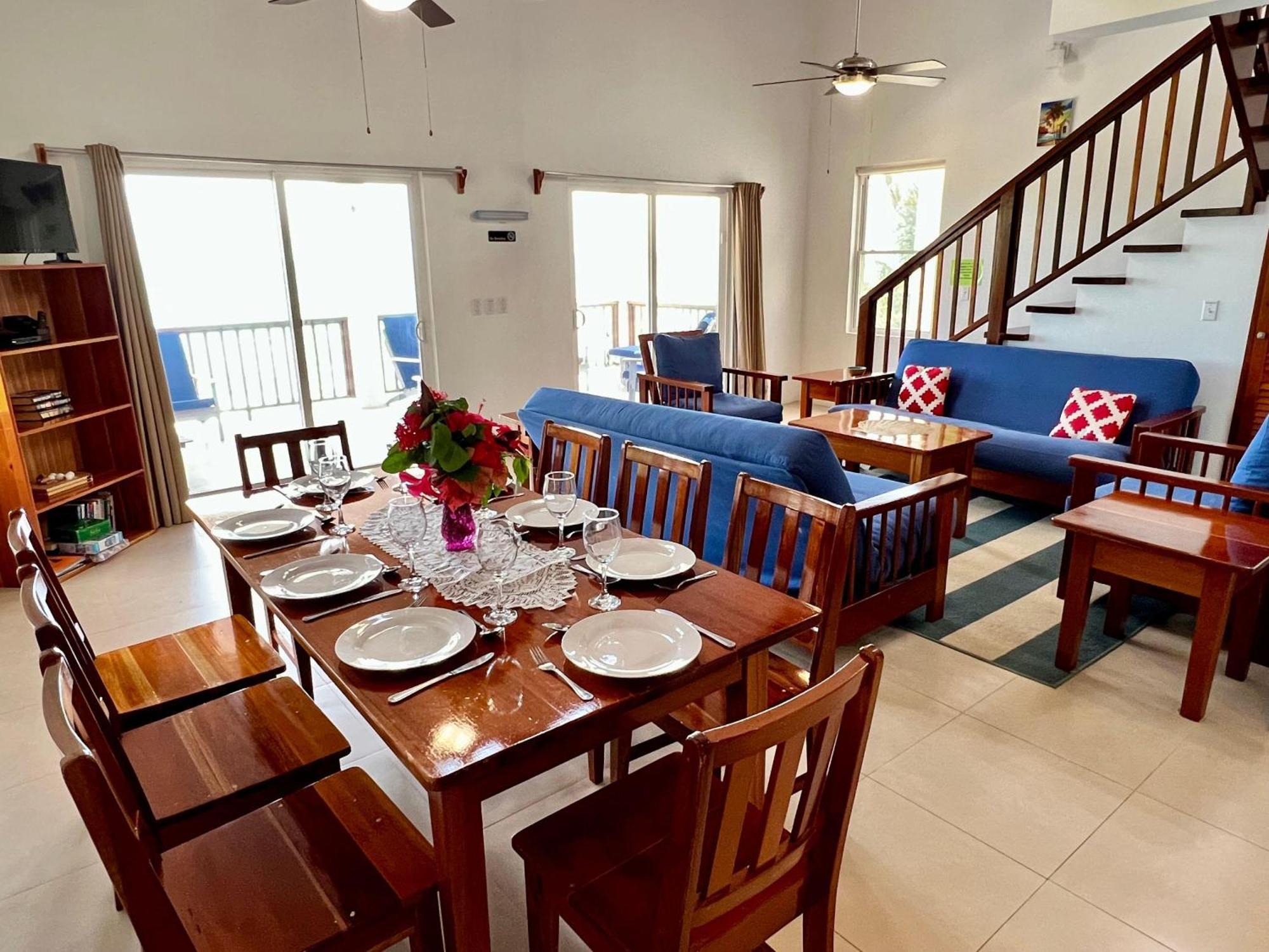 Velento Partial Ocean View Penthouse #7 * Caye Caulker