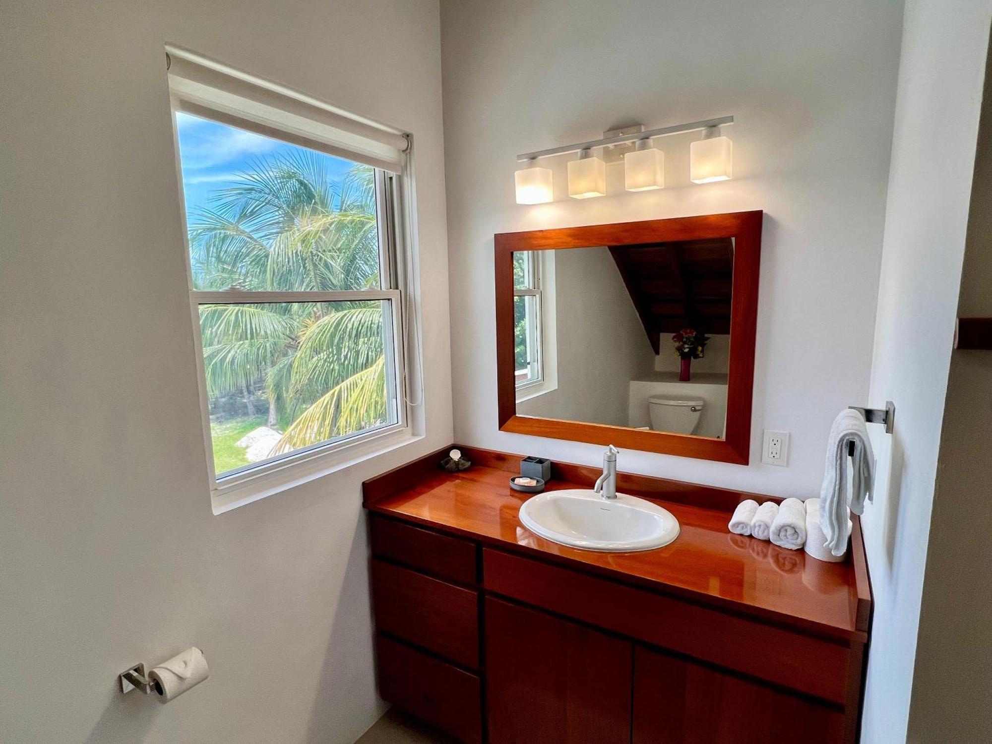 Velento Partial Ocean View Penthouse #7 Holiday home