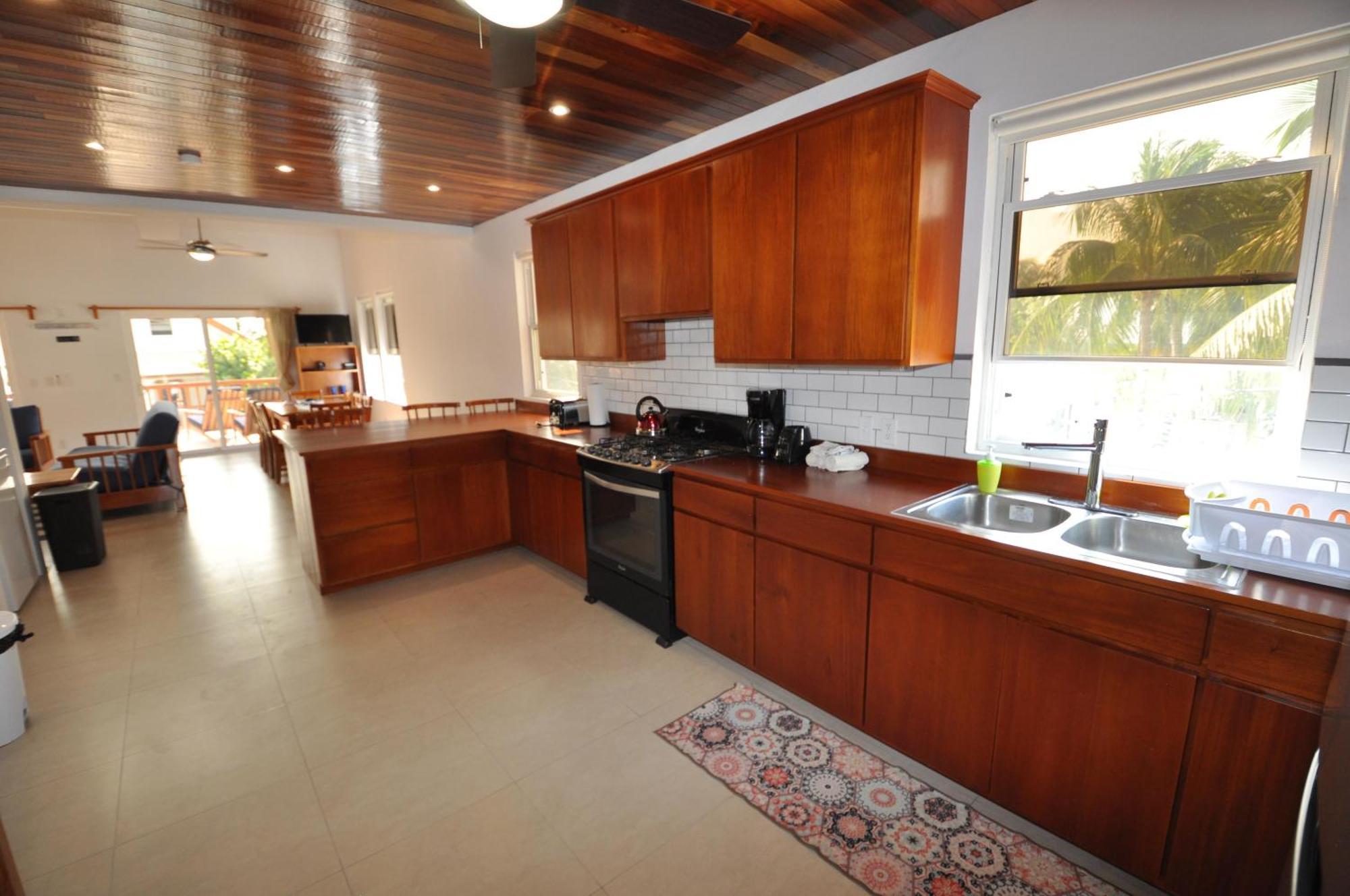 Velento Partial Ocean View Penthouse #7 *