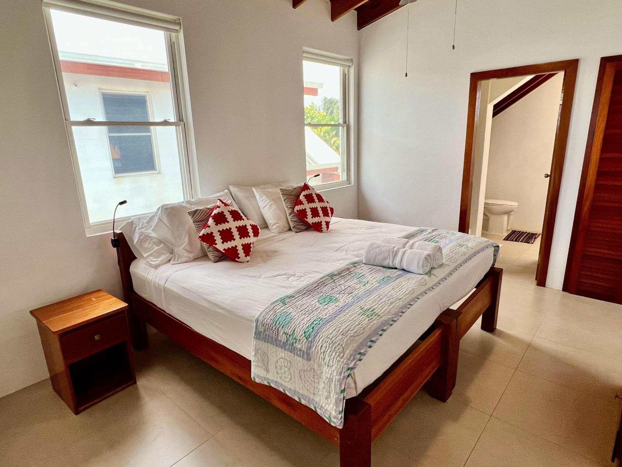 Velento Partial Ocean View Penthouse #7 *