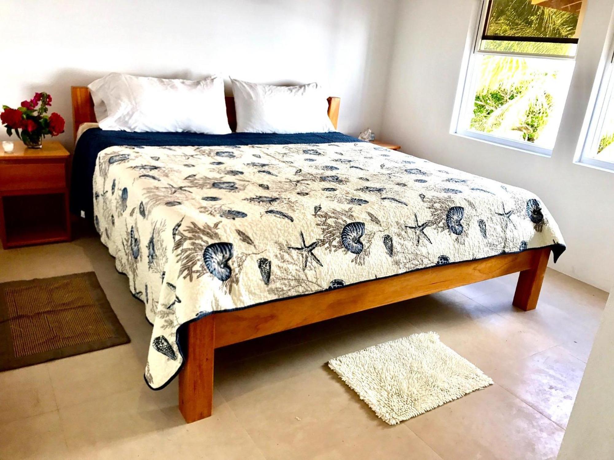 Velento Partial Ocean View Penthouse #7 Caye Caulker