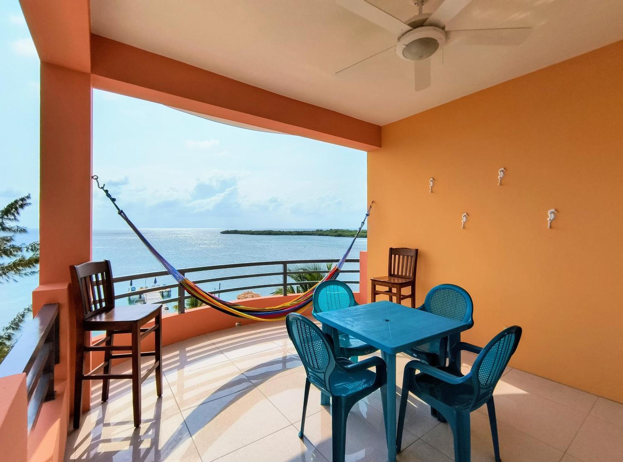 Aparthotel Bay Towers Caye Caulker